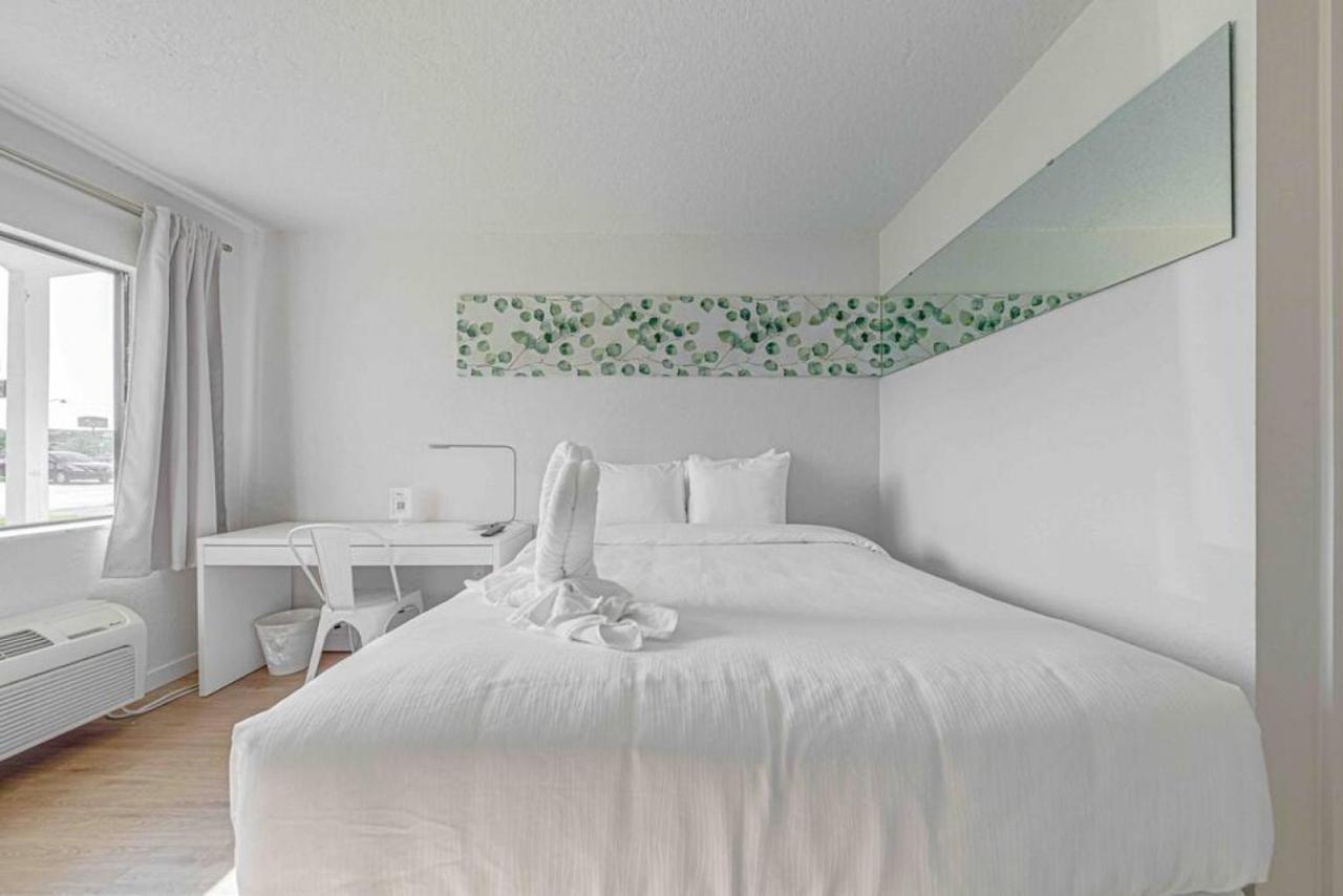 Travel Lodge By Wyndham 10 Min From Disney 基西米 外观 照片